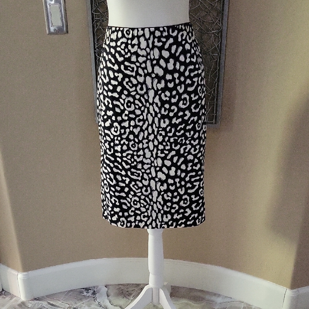 White House Black Market Leopard Print Pencil Skirt with Exposed Back Zipper